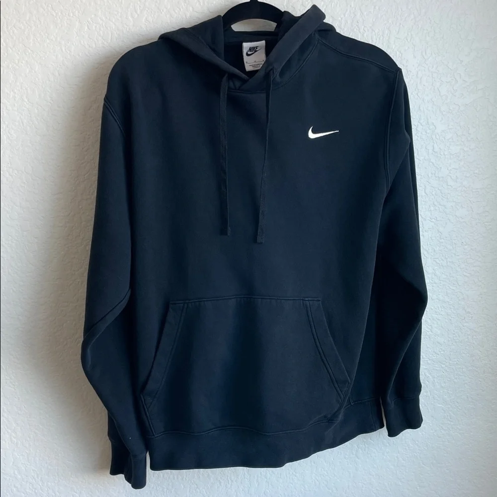NIKE Men's Black Pullover Hoodie • Medium